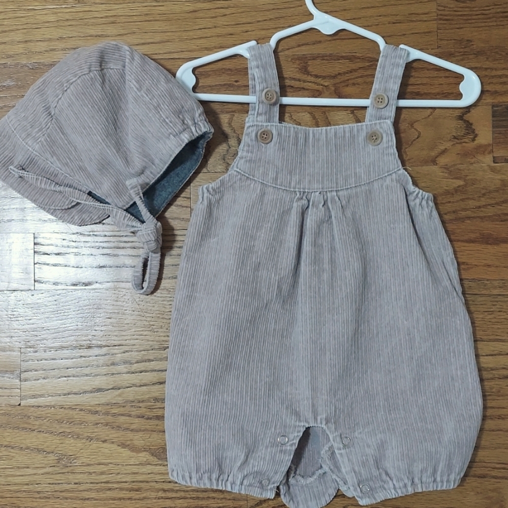 Baby jumpsuit with hat (set)